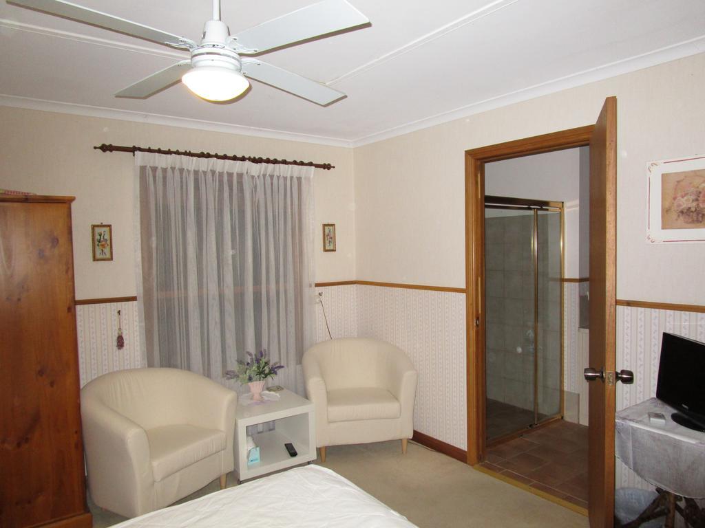Southern Vales Bed & Breakfast Mclaren Vale Habitación foto